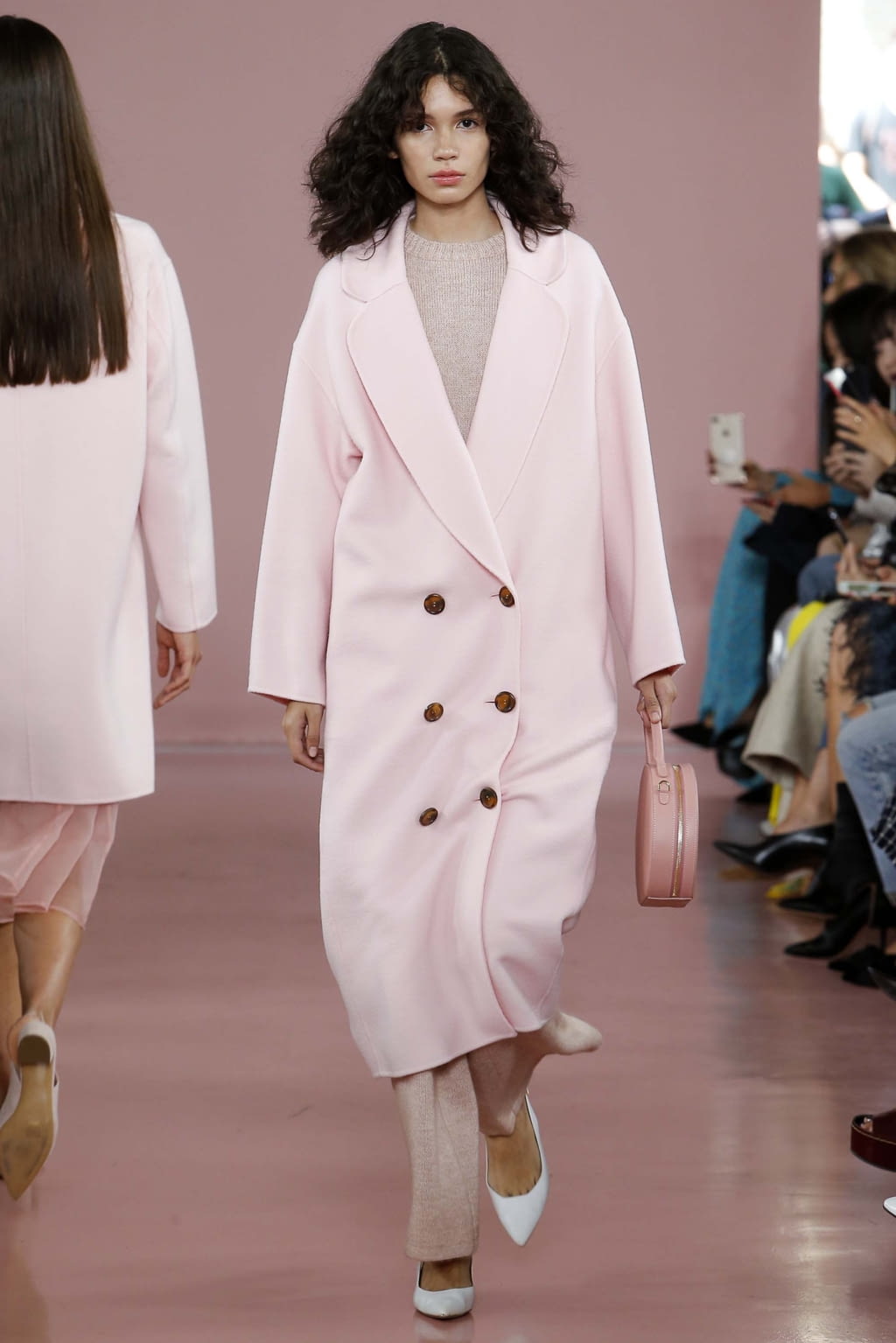 Fashion Week New York Fall/Winter 2017 look 9 from the Mansur Gavriel collection 女装