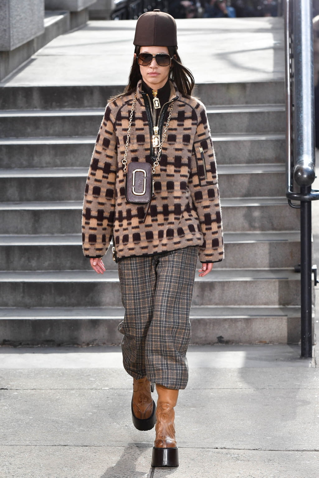 Fashion Week New York Fall/Winter 2017 look 21 from the Marc Jacobs collection womenswear