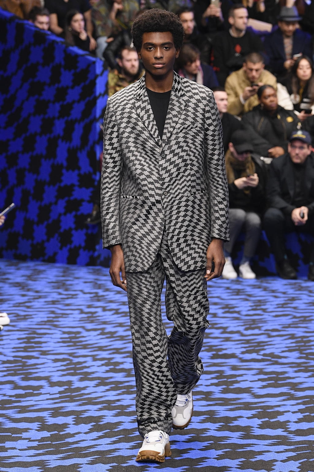 Fashion Week Milan Fall/Winter 2020 look 19 from the Marcelo Burlon County of Milan collection menswear