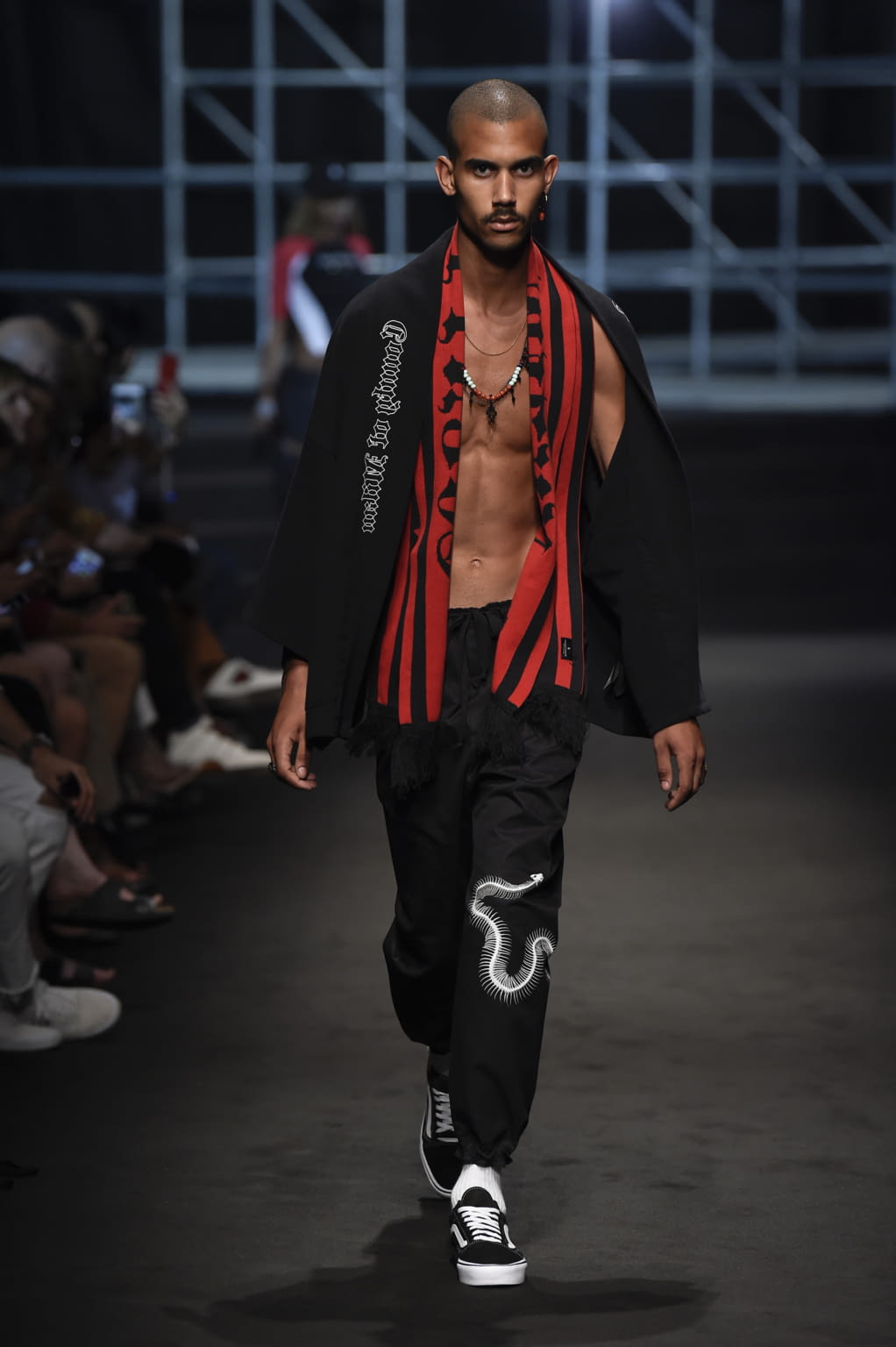 Fashion Week Milan Spring/Summer 2018 look 3 from the Marcelo Burlon County of Milan collection menswear