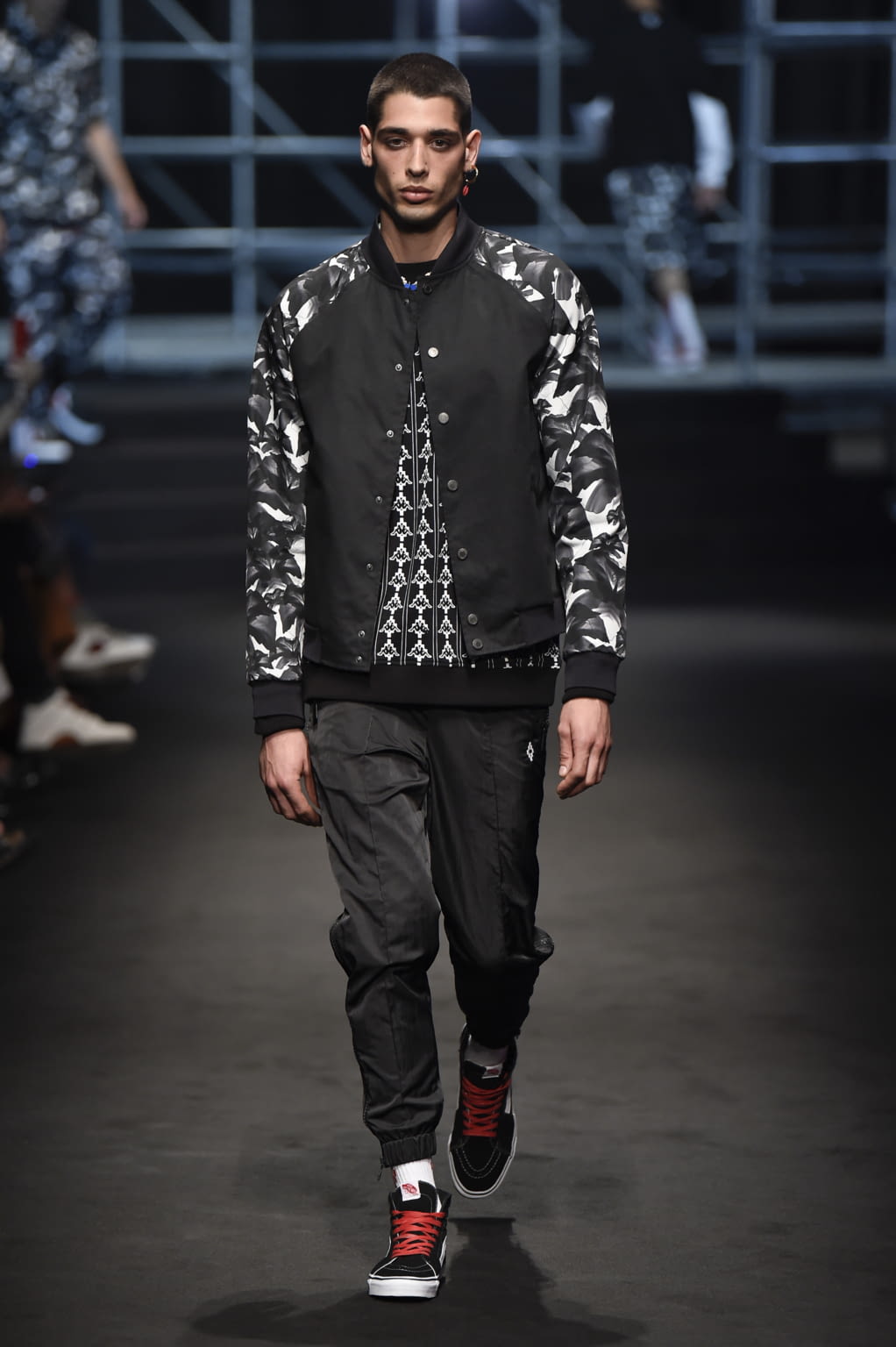 Fashion Week Milan Spring/Summer 2018 look 9 from the Marcelo Burlon County of Milan collection 男装