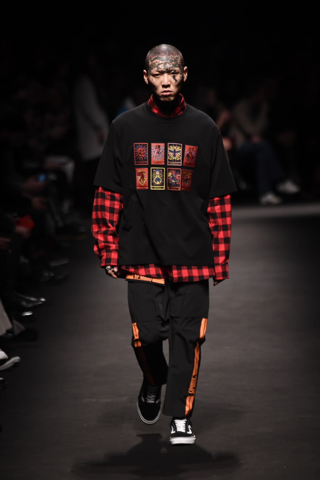 Fashion Week Milan Fall/Winter 2018 look 1 from the Marcelo Burlon County of Milan collection menswear