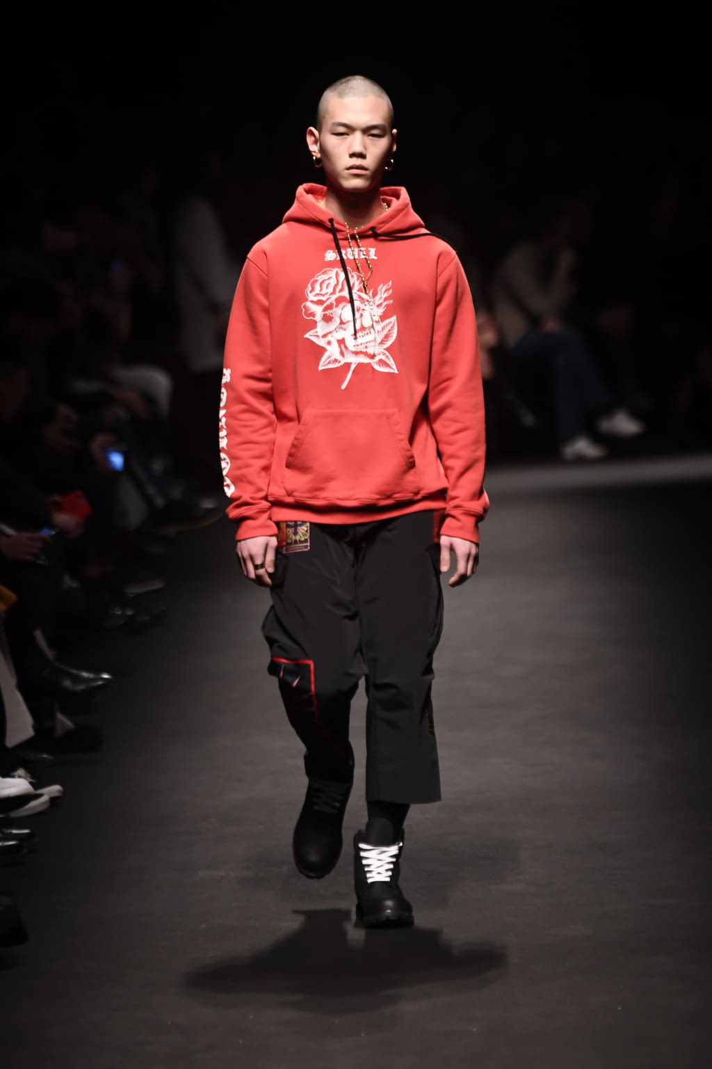 Fashion Week Milan Fall/Winter 2018 look 3 from the Marcelo Burlon County of Milan collection menswear