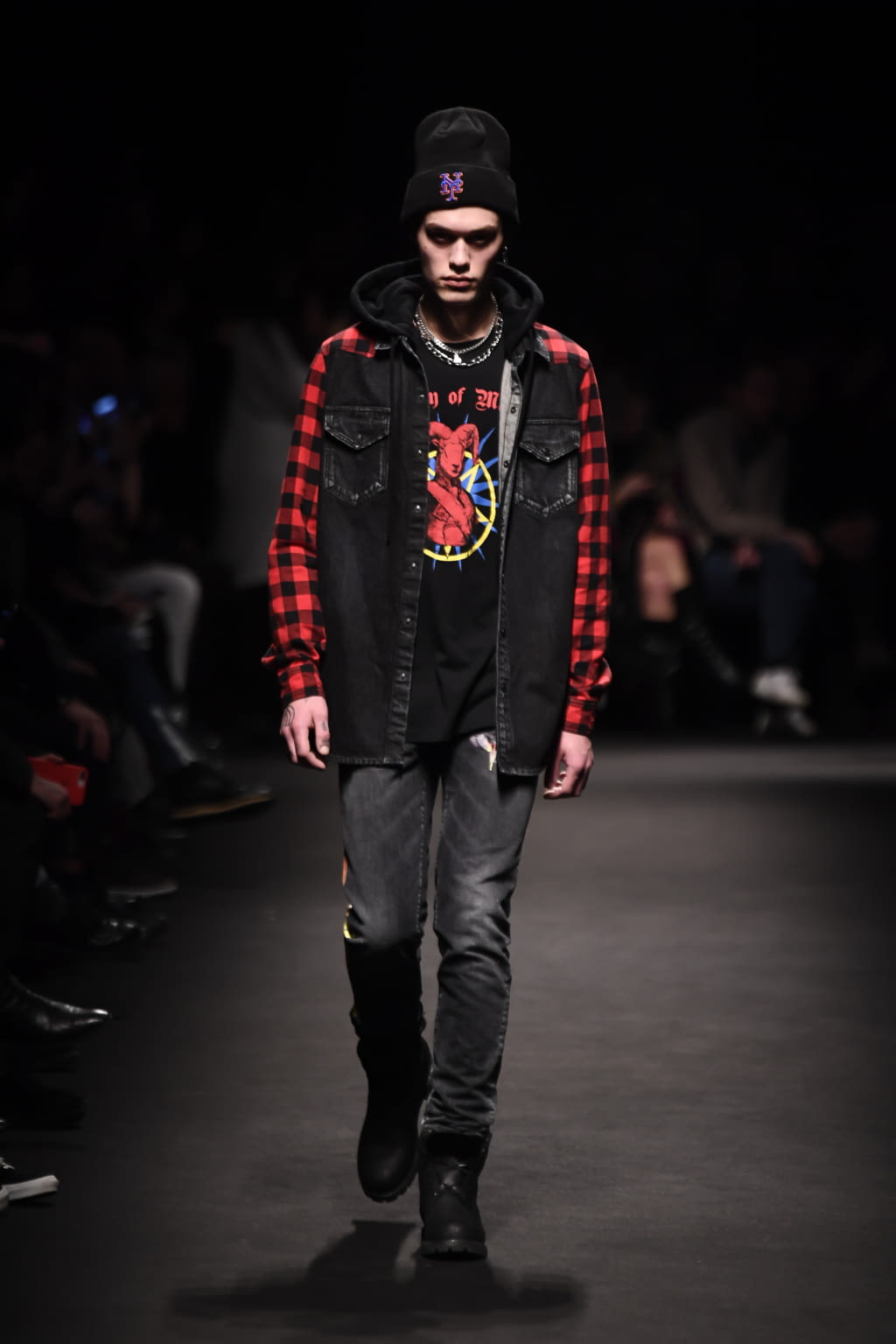 Fashion Week Milan Fall/Winter 2018 look 18 from the Marcelo Burlon County of Milan collection menswear