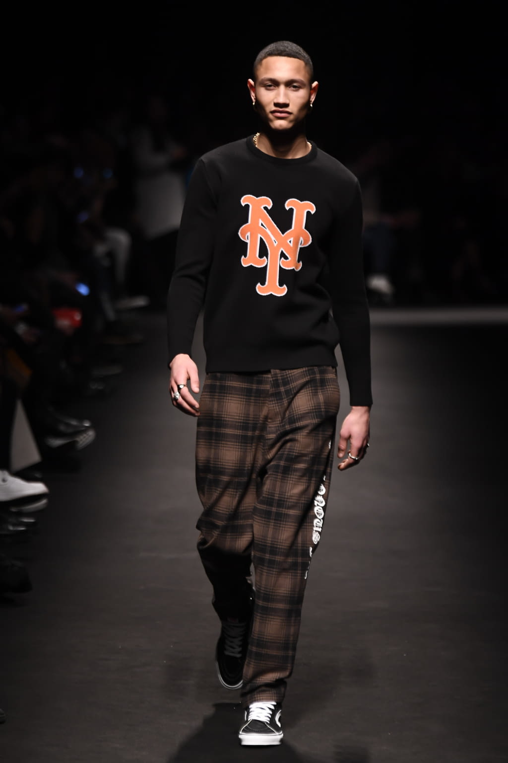 Fashion Week Milan Fall/Winter 2018 look 25 from the Marcelo Burlon County of Milan collection menswear