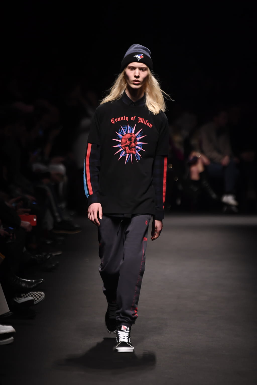Fashion Week Milan Fall/Winter 2018 look 30 from the Marcelo Burlon County of Milan collection menswear