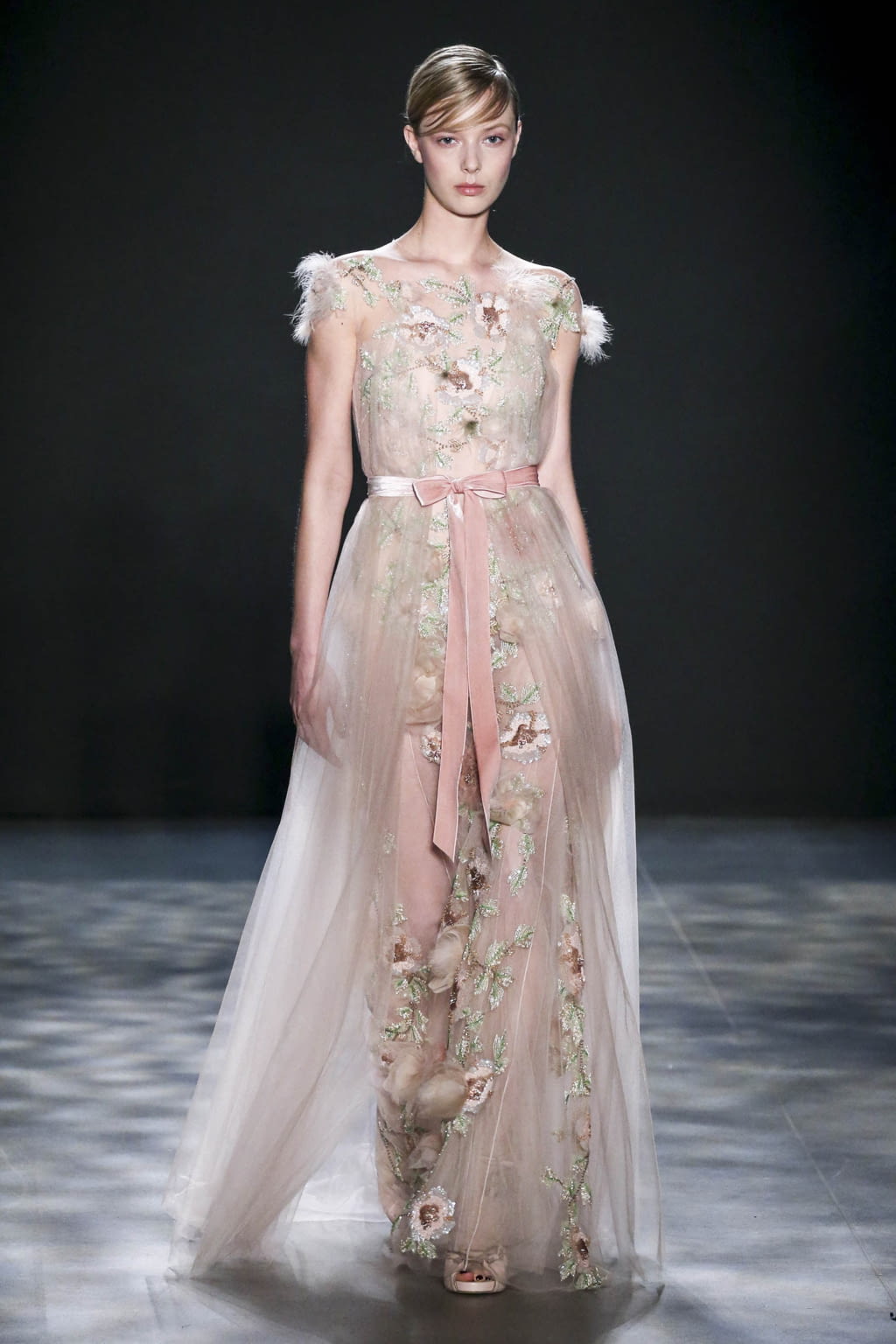 Fashion Week New York Fall/Winter 2017 look 14 from the Marchesa collection 女装