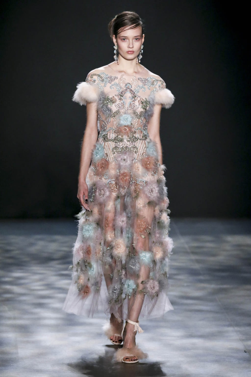 Fashion Week New York Fall/Winter 2017 look 15 from the Marchesa collection 女装