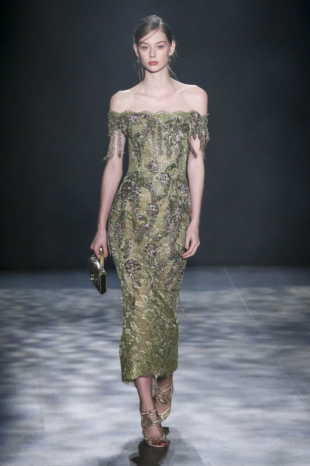 Fashion Week New York Fall/Winter 2017 look 31 from the Marchesa collection 女装