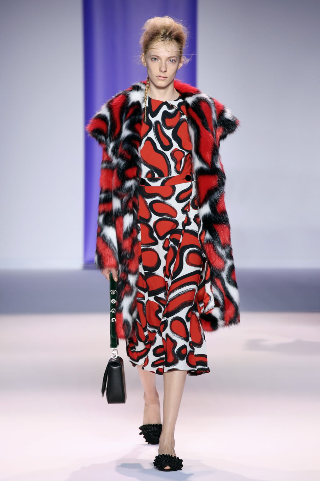 Fashion Week Milan Fall/Winter 2016 look 23 de la collection Marco de Vincenzo womenswear