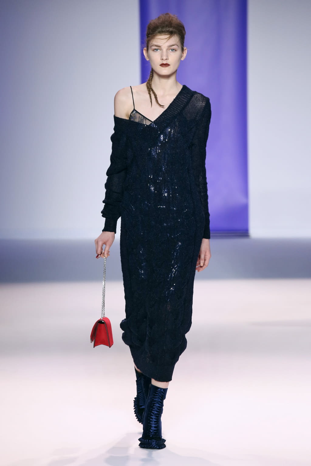 Fashion Week Milan Fall/Winter 2016 look 25 from the Marco de Vincenzo collection womenswear