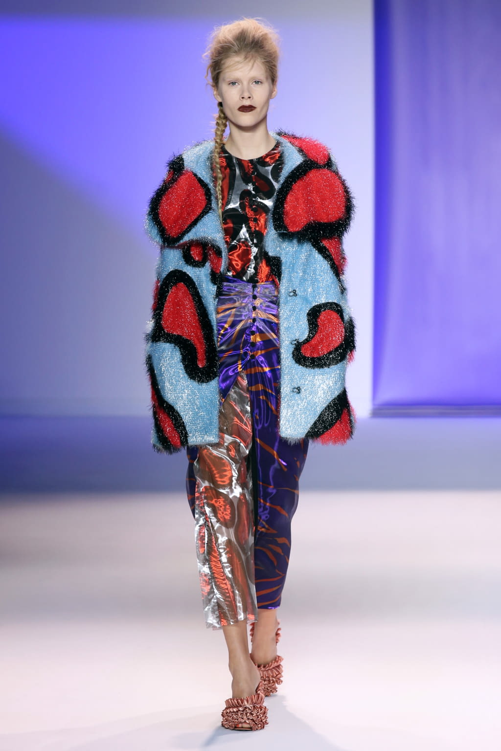 Fashion Week Milan Fall/Winter 2016 look 31 from the Marco de Vincenzo collection womenswear