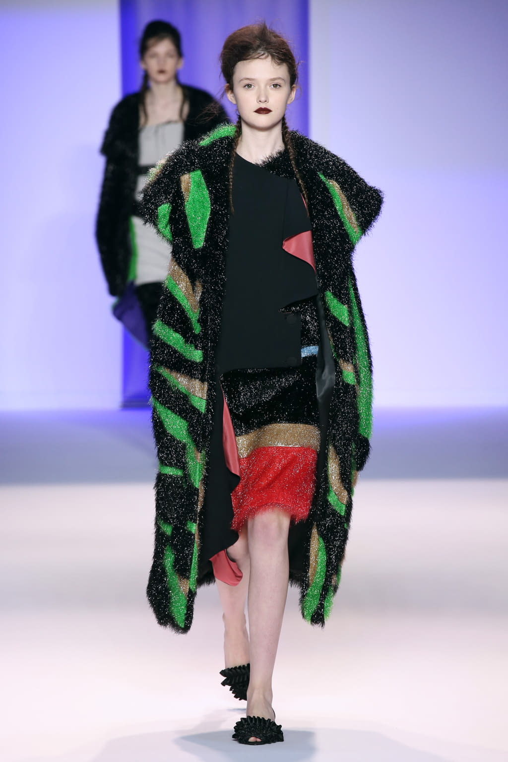 Fashion Week Milan Fall/Winter 2016 look 32 from the Marco de Vincenzo collection womenswear
