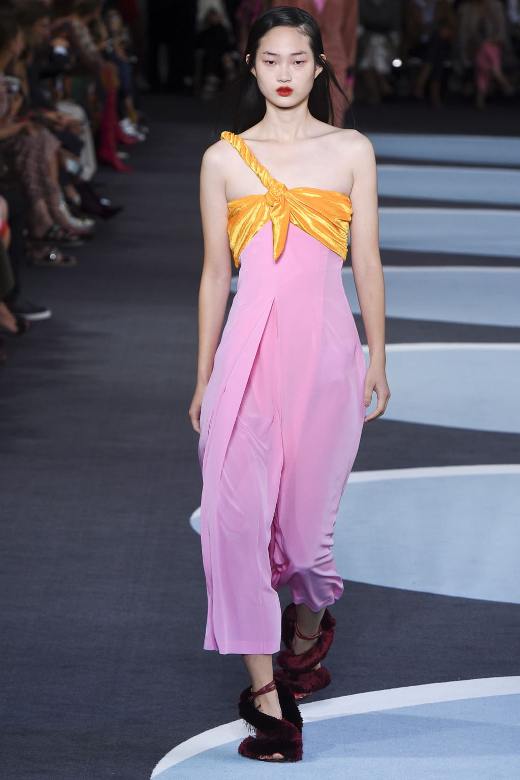 Fashion Week Milan Spring/Summer 2018 look 15 from the Marco de Vincenzo collection womenswear