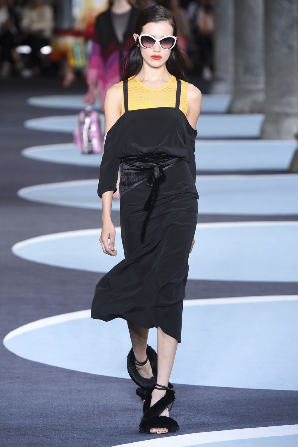 Fashion Week Milan Spring/Summer 2018 look 19 from the Marco de Vincenzo collection 女装