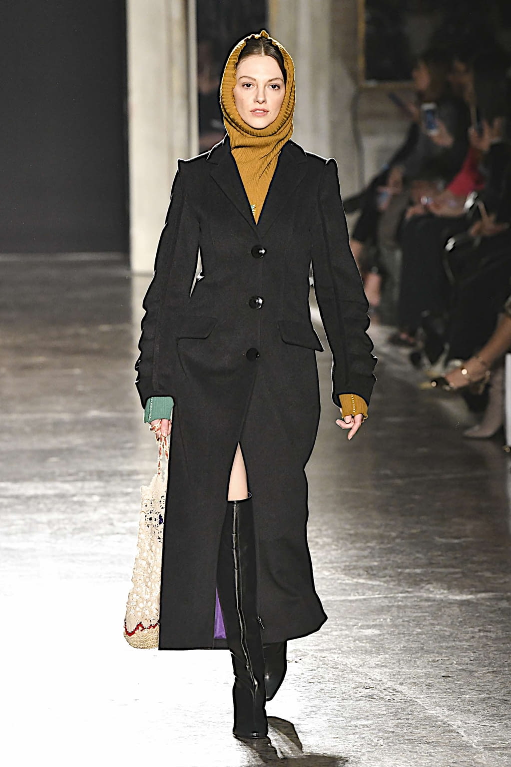 Fashion Week Milan Fall/Winter 2019 look 17 from the Marco Rambaldi collection 女装
