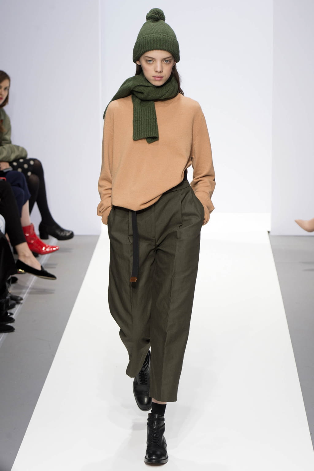 Fashion Week London Fall/Winter 2017 look 16 from the Margaret Howell collection womenswear