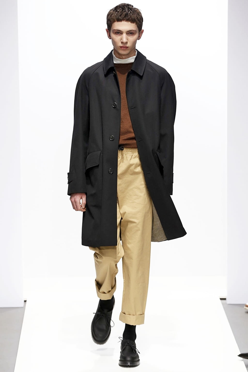 Fashion Week London Fall/Winter 2018 look 19 from the Margaret Howell collection womenswear