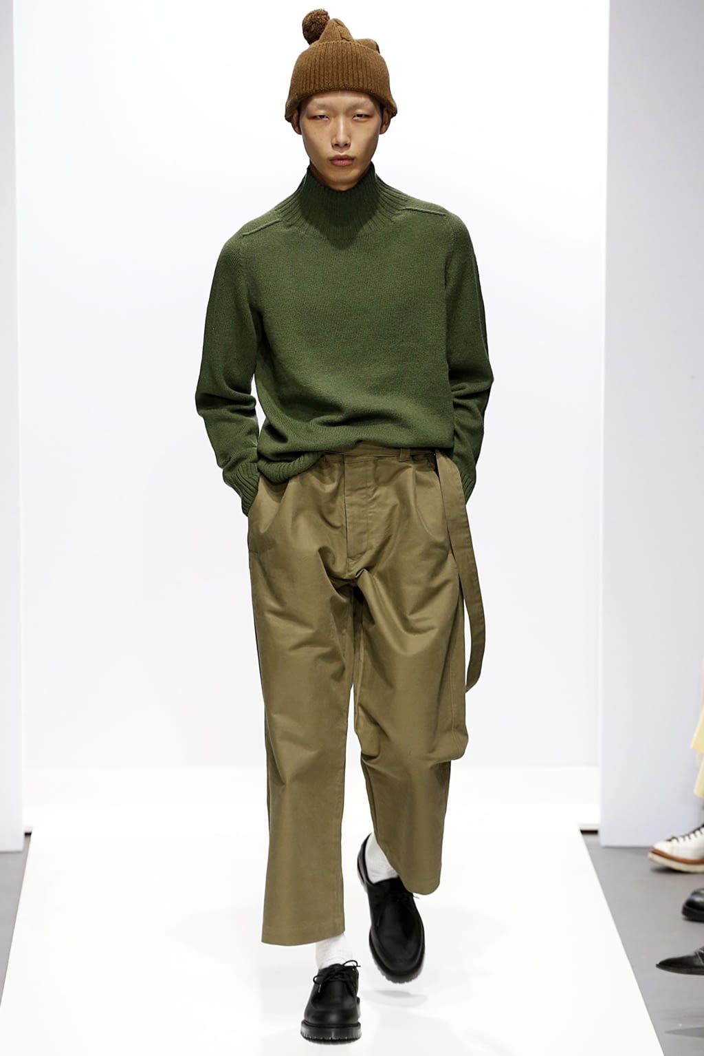 Fashion Week London Fall/Winter 2018 look 20 from the Margaret Howell collection womenswear