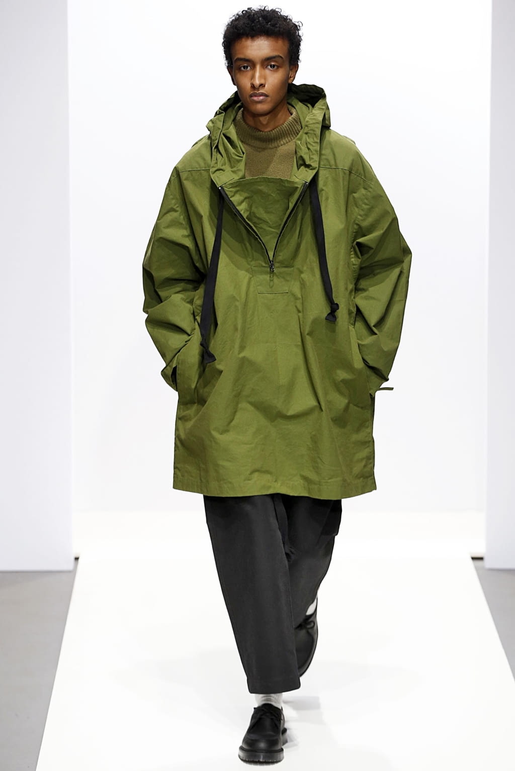 Fashion Week London Fall/Winter 2018 look 21 from the Margaret Howell collection womenswear