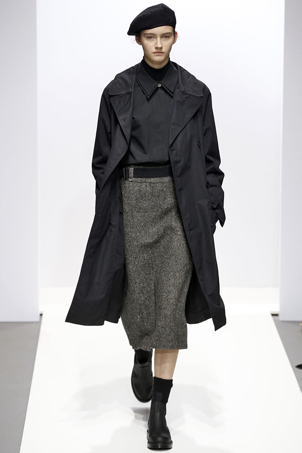Fashion Week London Fall/Winter 2018 look 24 from the Margaret Howell collection womenswear
