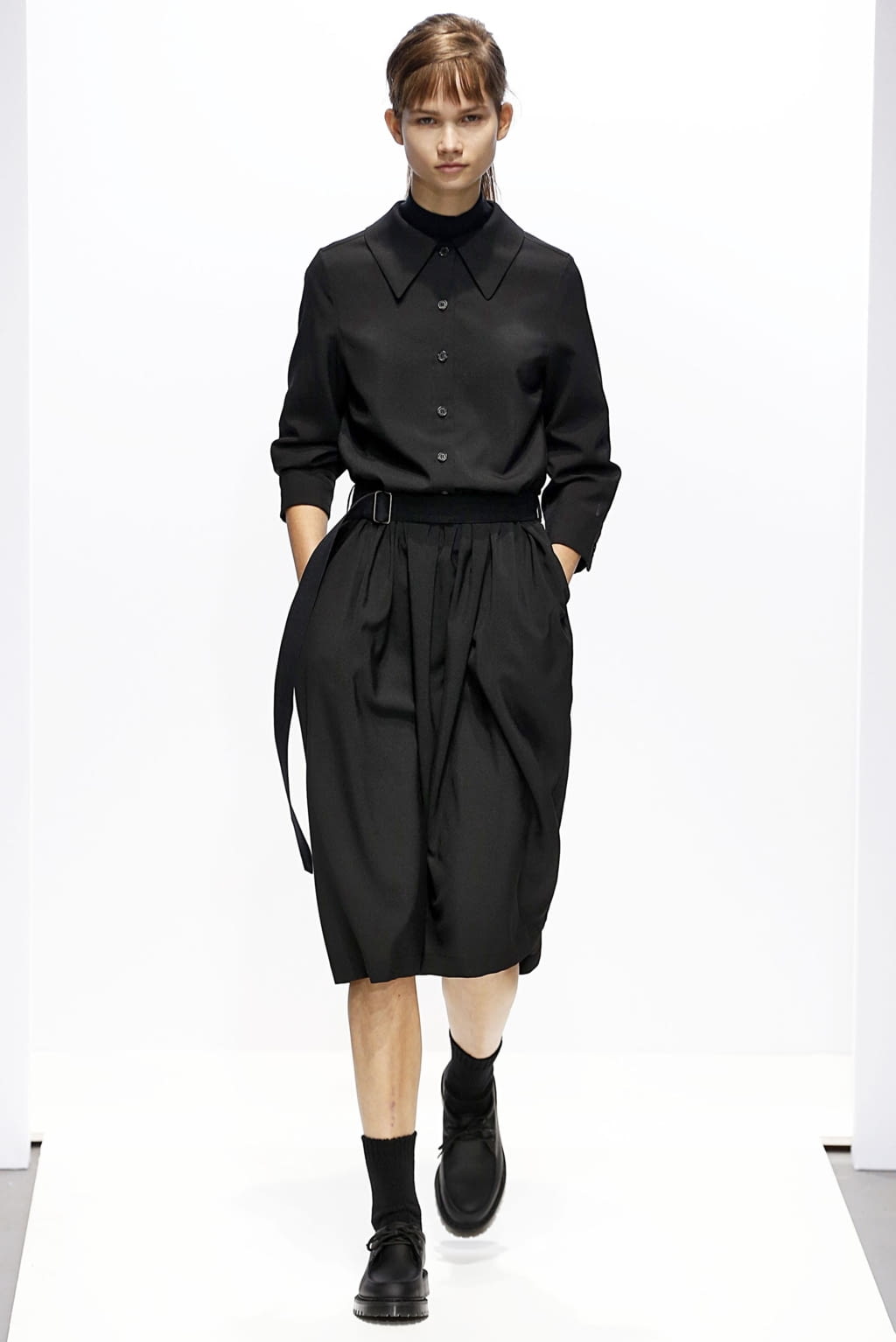 Fashion Week London Fall/Winter 2018 look 28 from the Margaret Howell collection womenswear