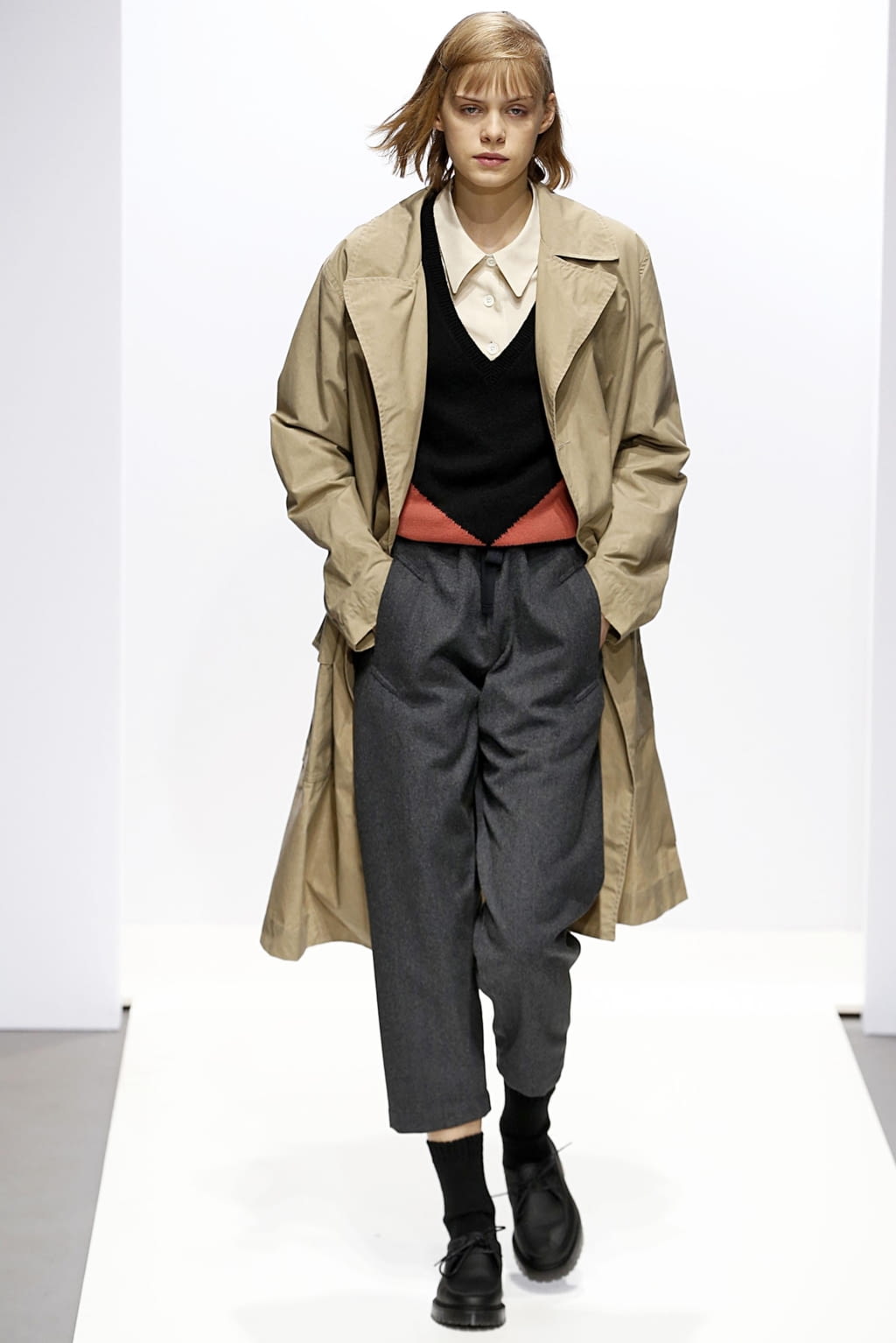 Fashion Week London Fall/Winter 2018 look 33 from the Margaret Howell collection womenswear