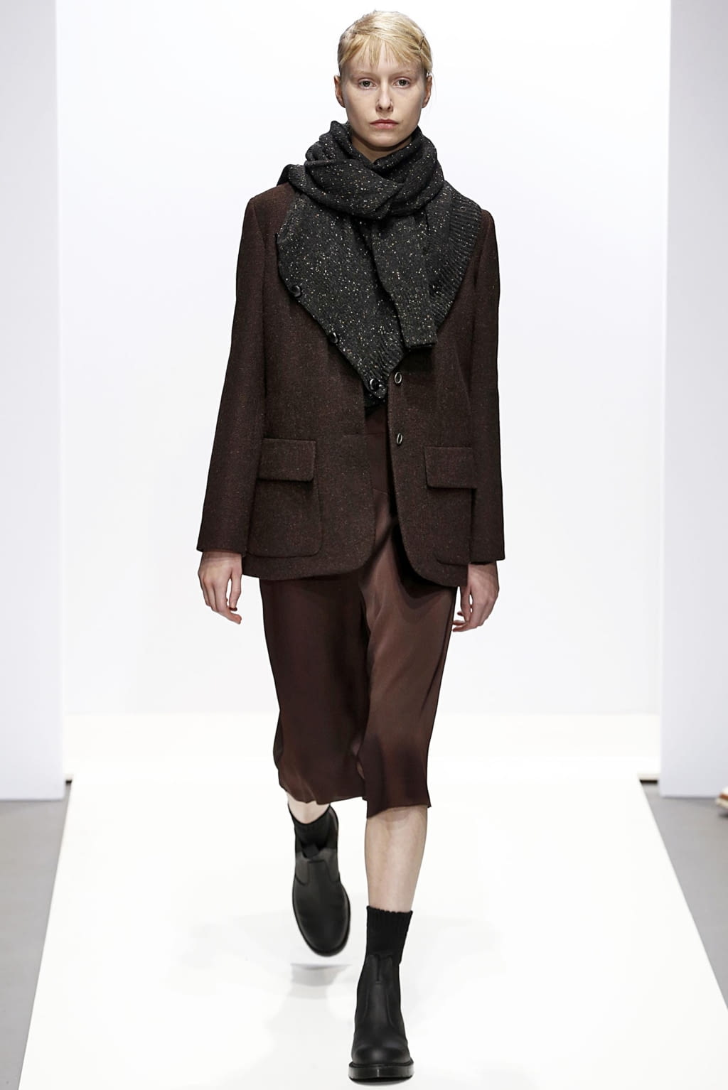 Fashion Week London Fall/Winter 2018 look 40 from the Margaret Howell collection womenswear