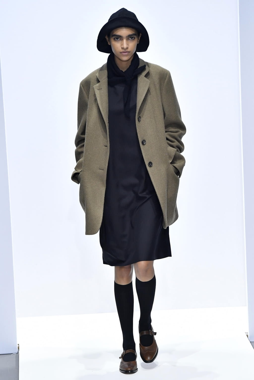 Fashion Week London Fall/Winter 2020 look 20 from the Margaret Howell collection womenswear