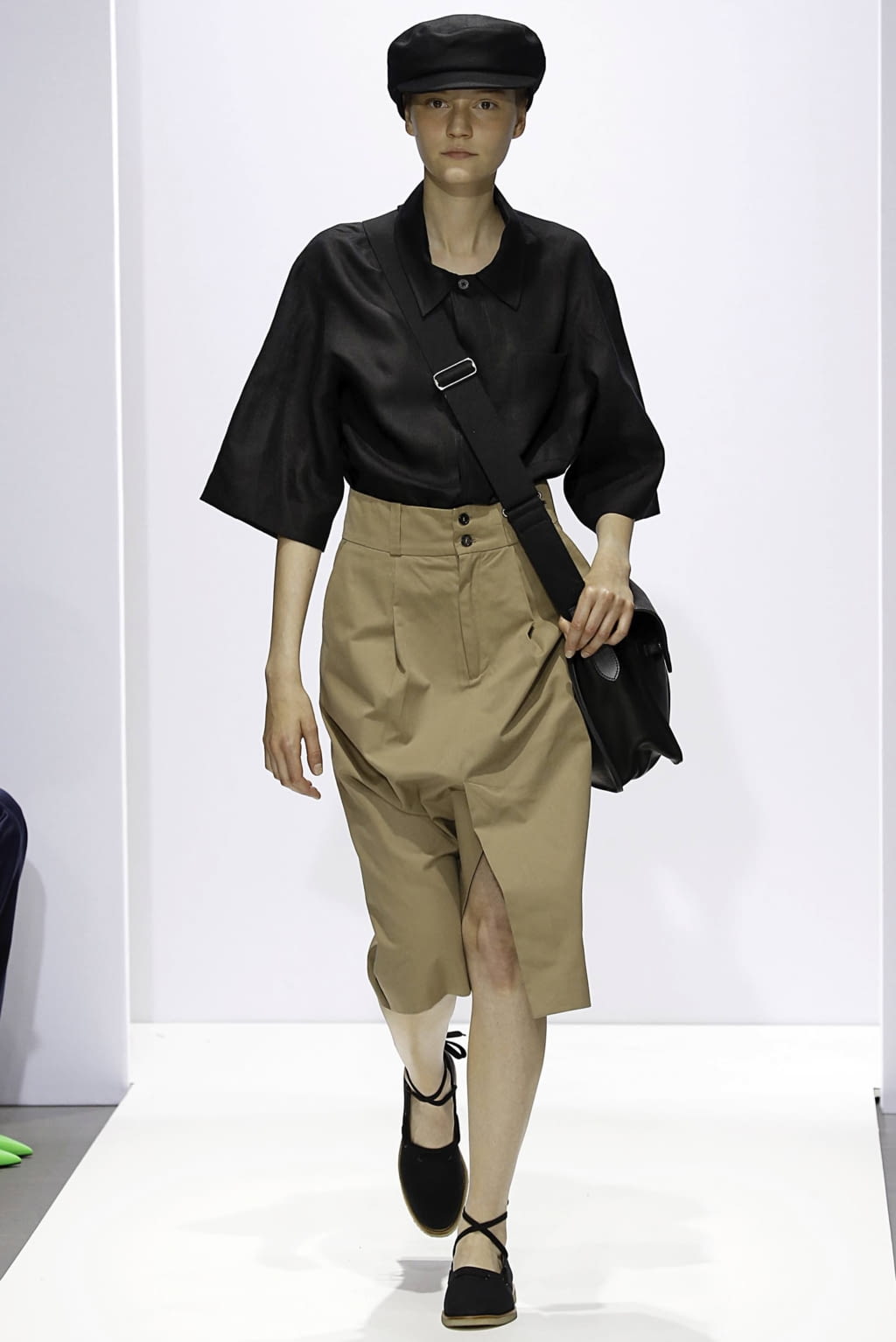 Fashion Week London Spring/Summer 2019 look 33 from the Margaret Howell collection womenswear