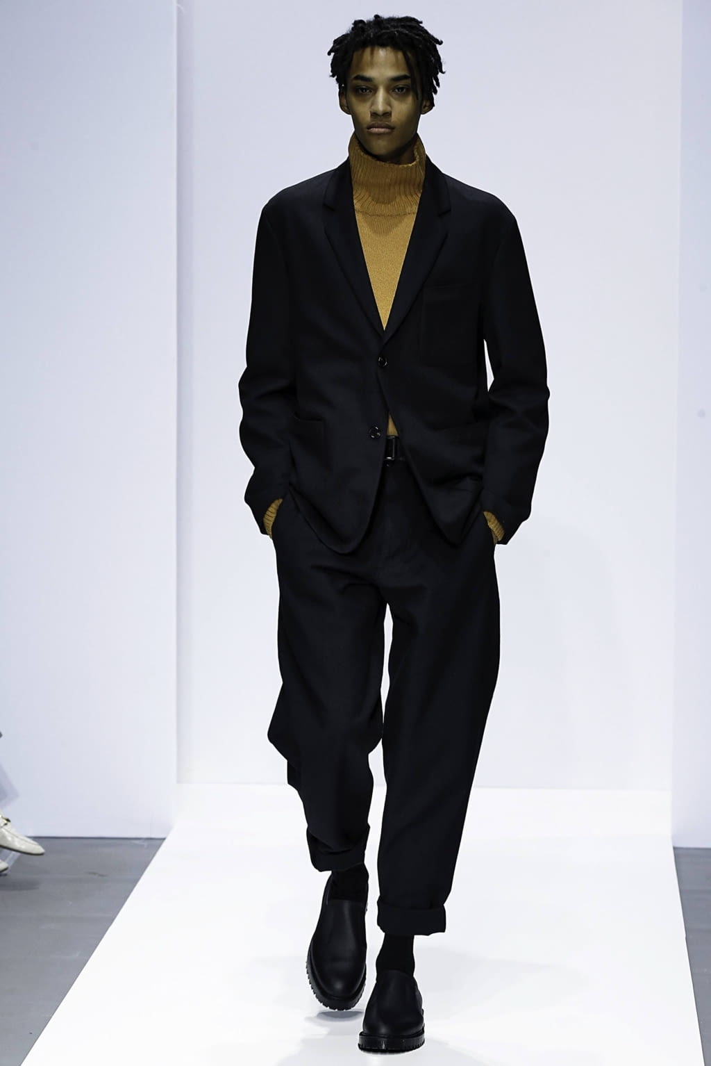 Fashion Week London Fall/Winter 2019 look 6 from the Margaret Howell collection menswear
