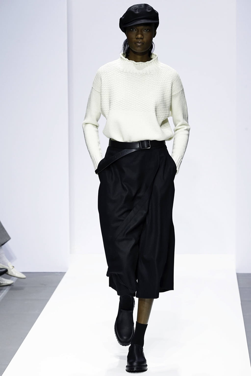 Fashion Week London Fall/Winter 2019 look 9 from the Margaret Howell collection 女装