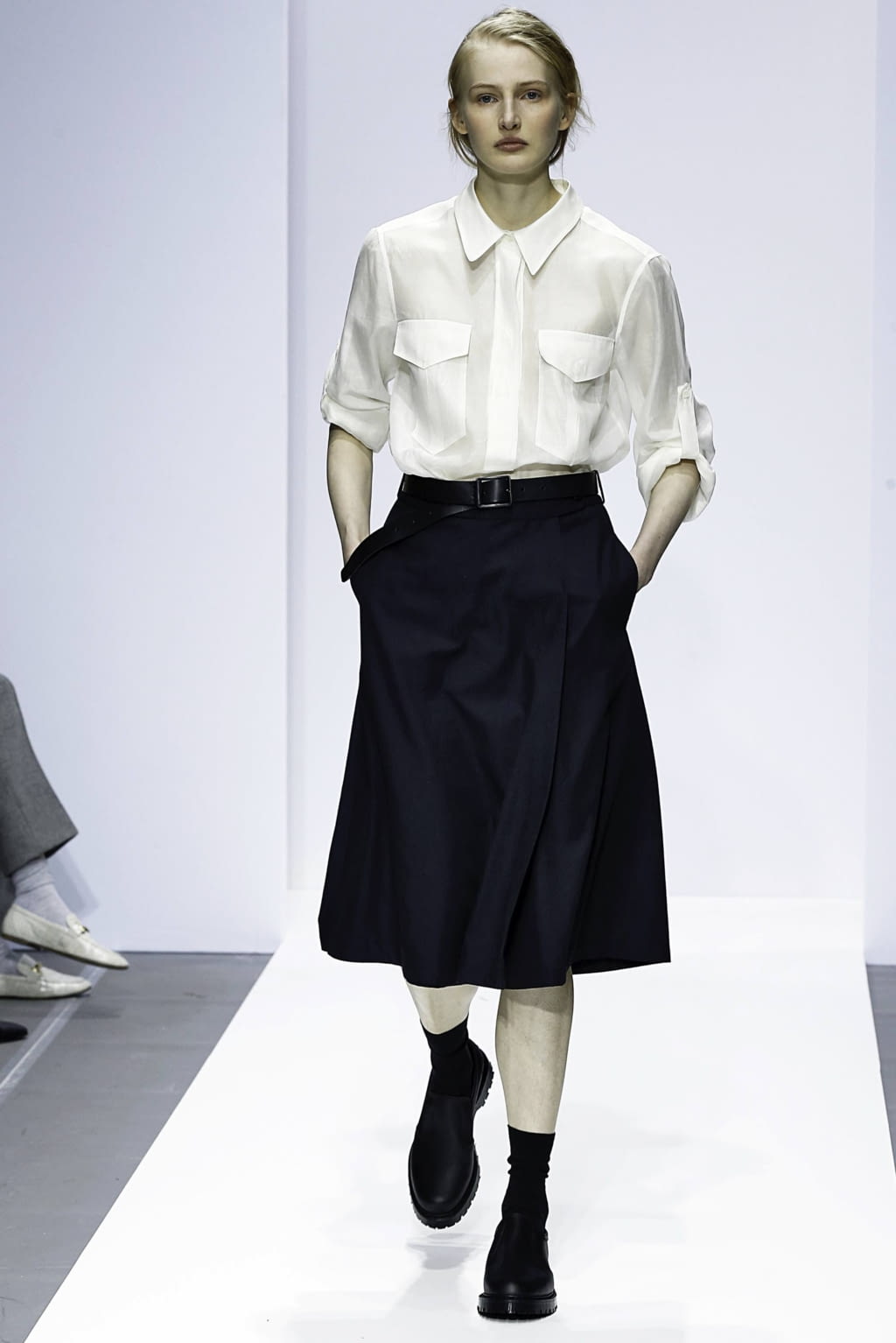 Fashion Week London Fall/Winter 2019 look 32 from the Margaret Howell collection womenswear