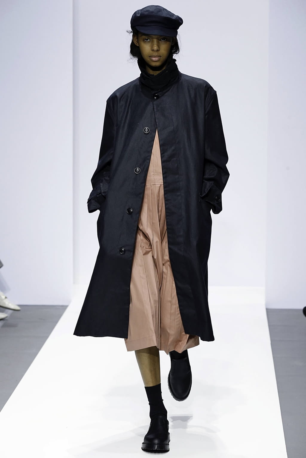 Fashion Week London Fall/Winter 2019 look 33 from the Margaret Howell collection womenswear