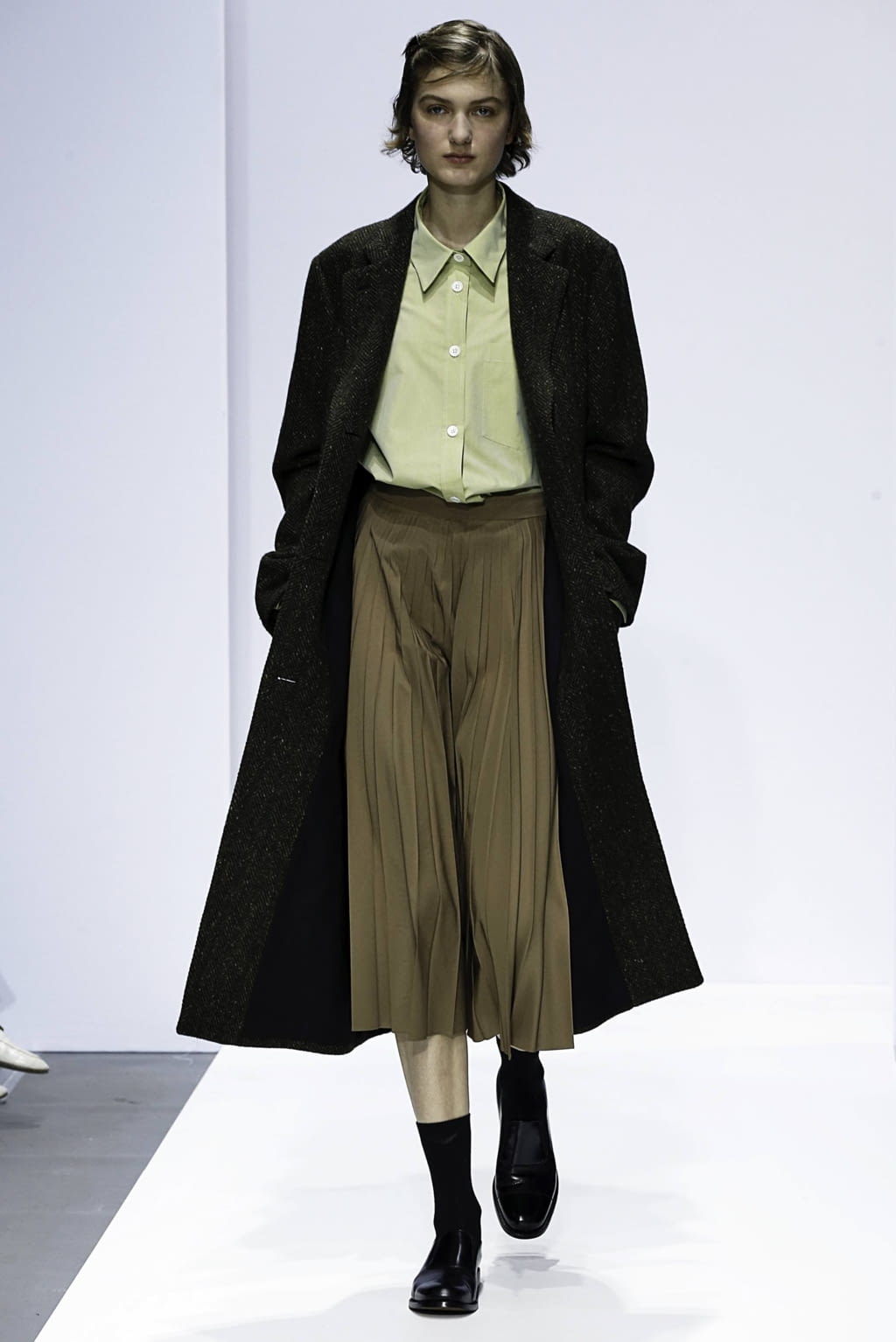 Fashion Week London Fall/Winter 2019 look 40 from the Margaret Howell collection womenswear