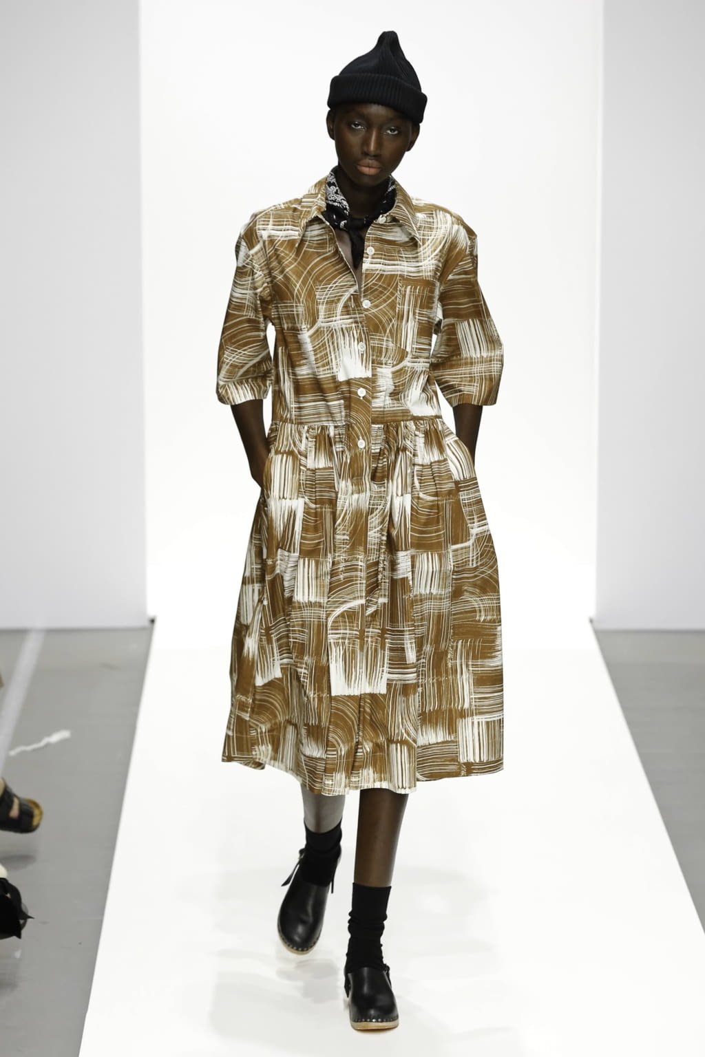 Fashion Week London Spring/Summer 2020 look 6 from the Margaret Howell collection womenswear