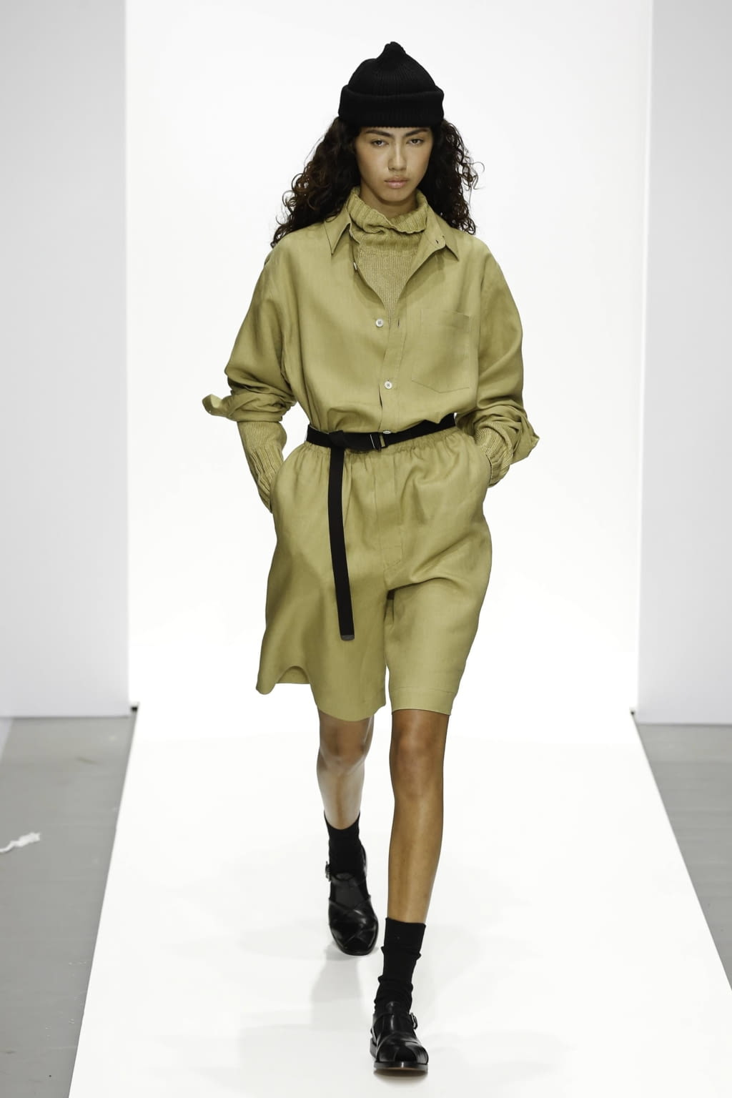 Fashion Week London Spring/Summer 2020 look 11 from the Margaret Howell collection 女装