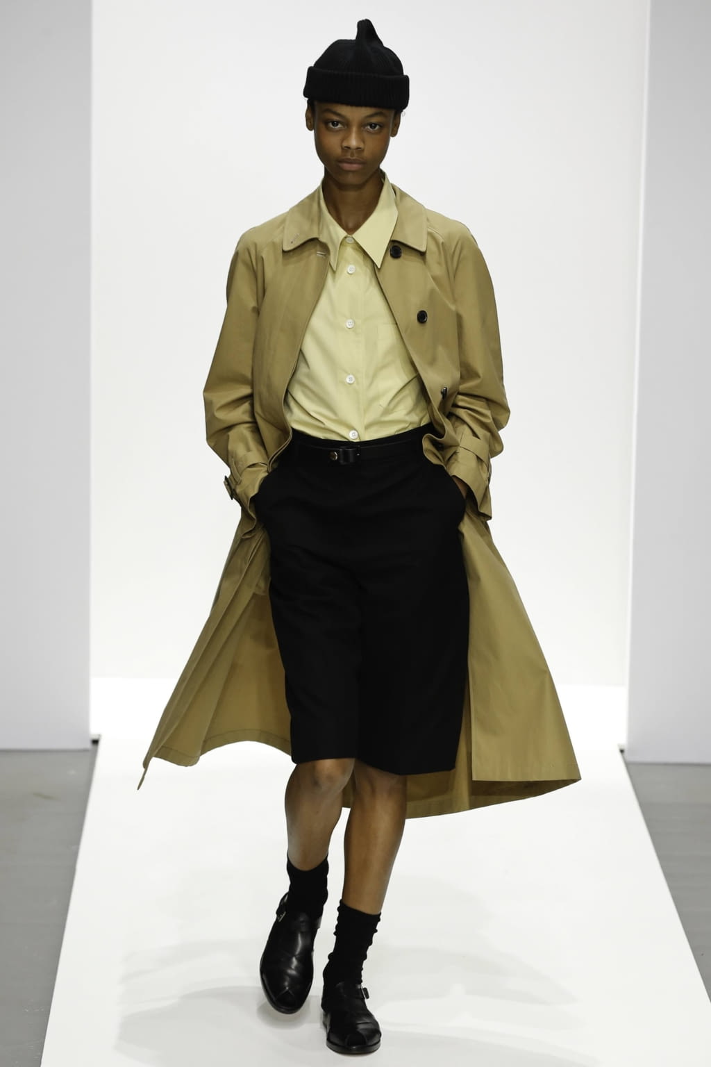 Fashion Week London Spring/Summer 2020 look 17 from the Margaret Howell collection womenswear