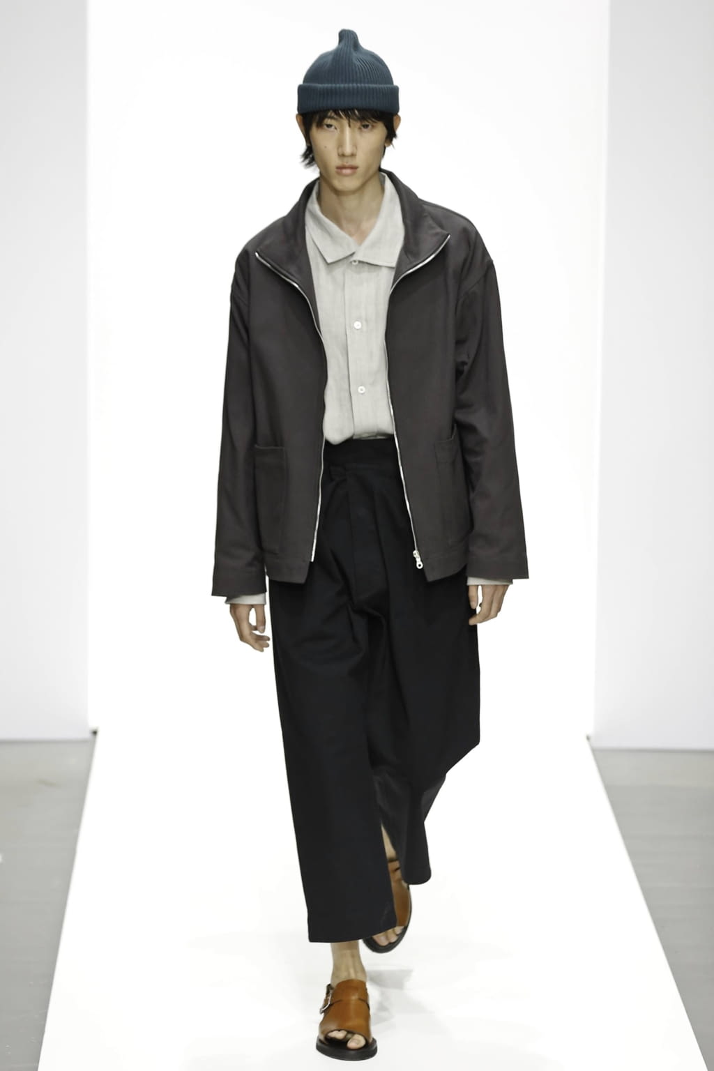 Fashion Week London Spring/Summer 2020 look 25 from the Margaret Howell collection womenswear