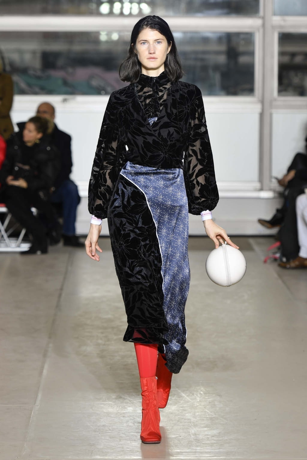 Fashion Week Paris Fall/Winter 2018 look 30 from the Marine Serre collection 女装
