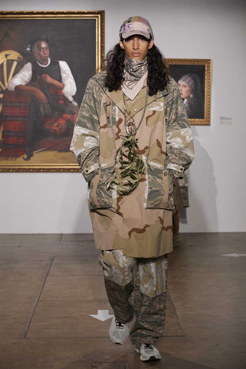 Fashion Week Paris Fall/Winter 2022 look 35 from the Marine Serre collection womenswear