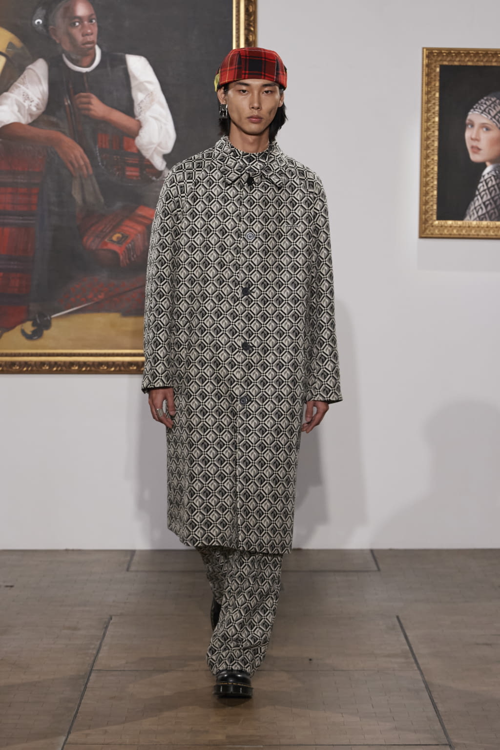 Fashion Week Paris Fall/Winter 2022 look 4 from the Marine Serre collection womenswear
