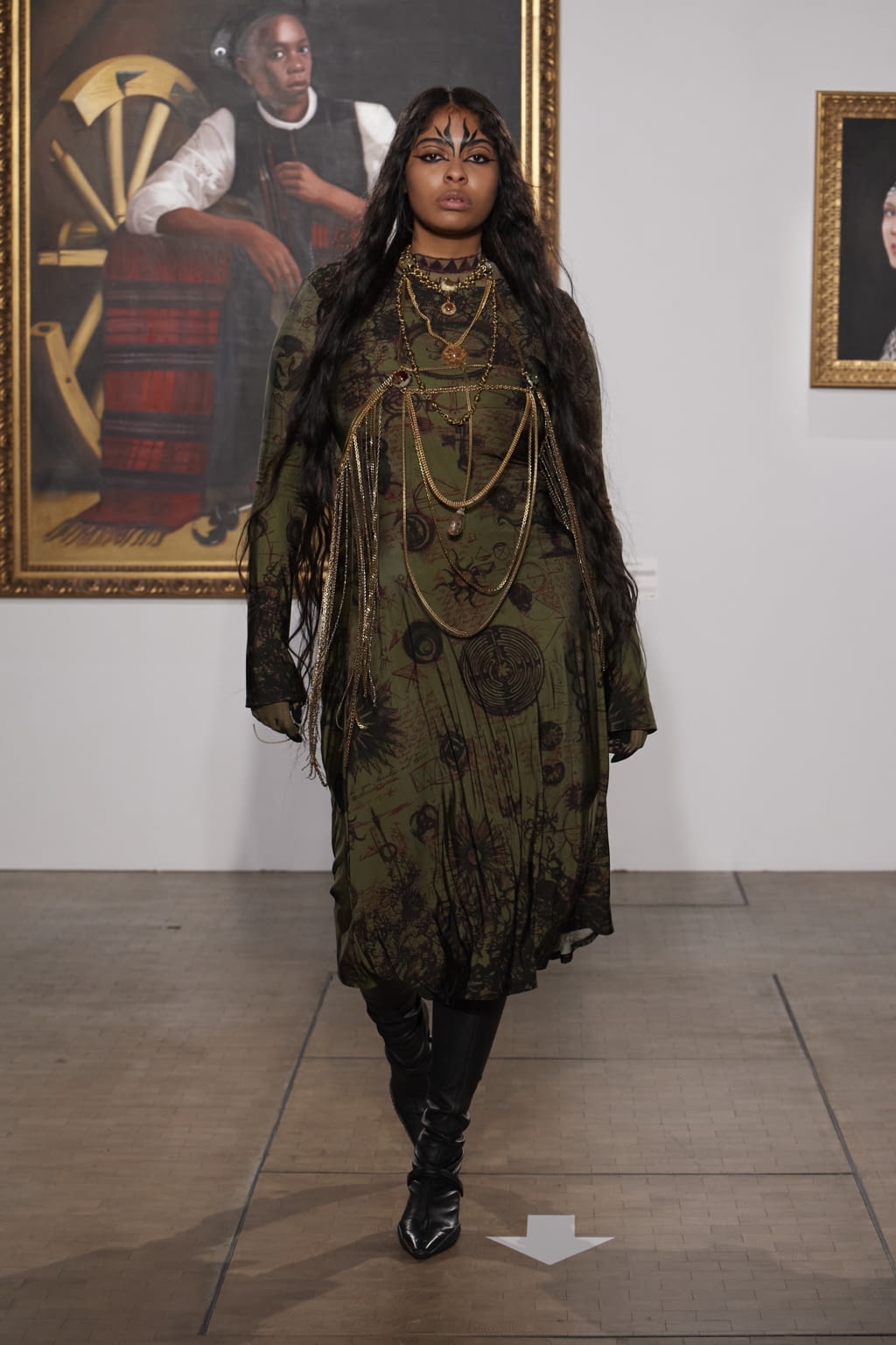 Fashion Week Paris Fall/Winter 2022 look 41 from the Marine Serre collection womenswear