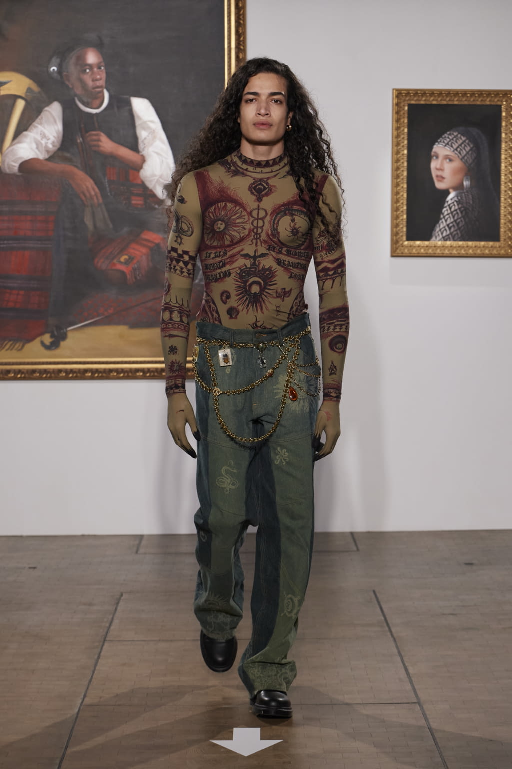 Fashion Week Paris Fall/Winter 2022 look 42 from the Marine Serre collection womenswear