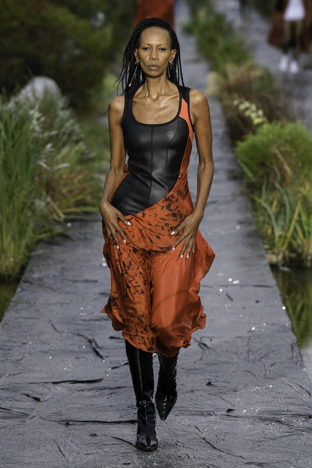 Fashion Week Paris Spring/Summer 2020 look 19 from the Marine Serre collection 女装