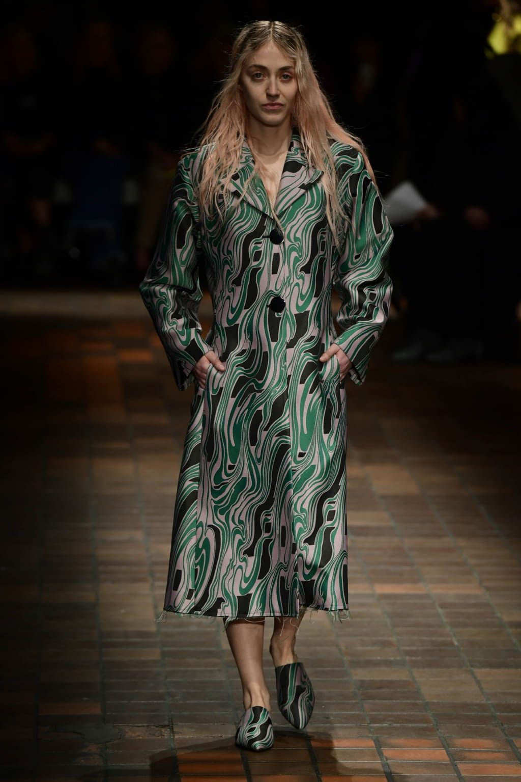 Fashion Week London Fall/Winter 2017 look 31 de la collection Marques' Almeida womenswear