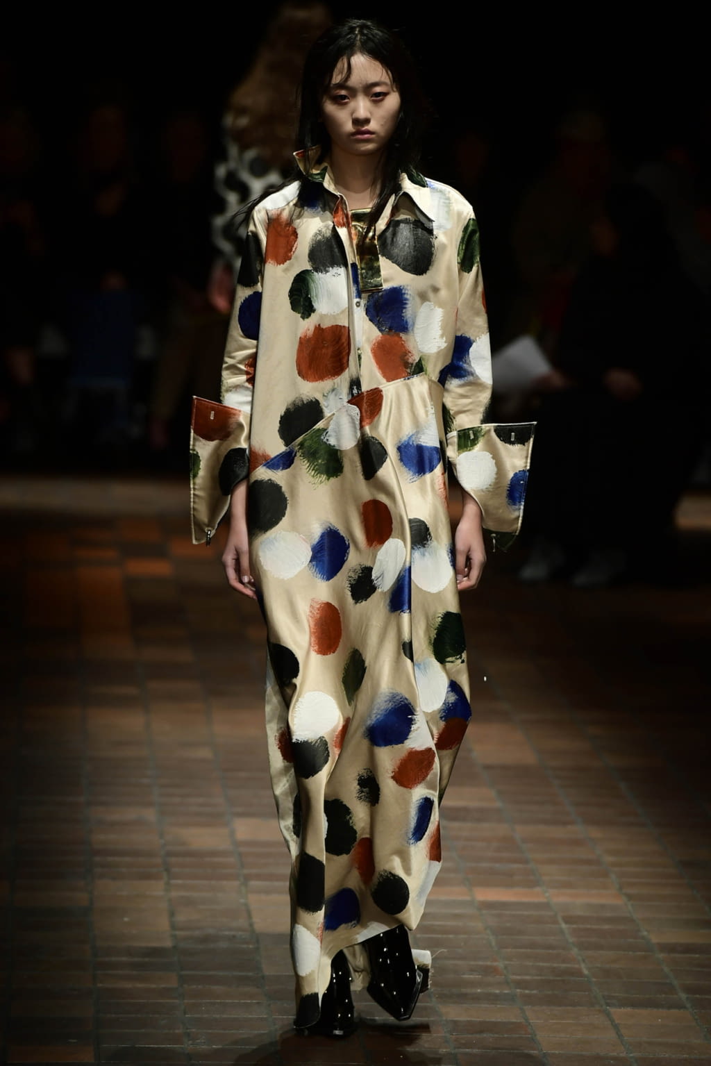 Fashion Week London Fall/Winter 2017 look 38 from the Marques' Almeida collection womenswear
