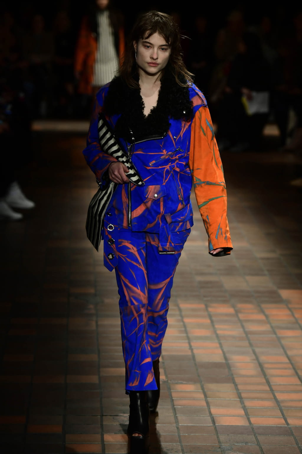 Fashion Week London Fall/Winter 2017 look 44 from the Marques' Almeida collection 女装