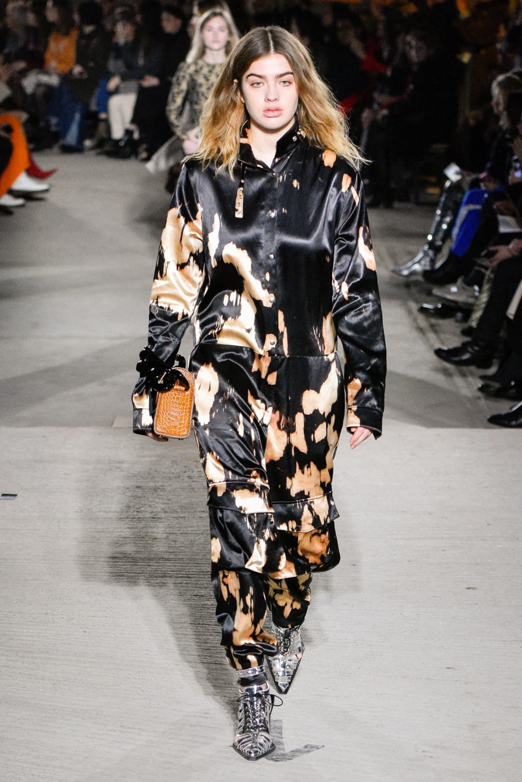 Fashion Week London Fall/Winter 2018 look 8 de la collection Marques' Almeida womenswear