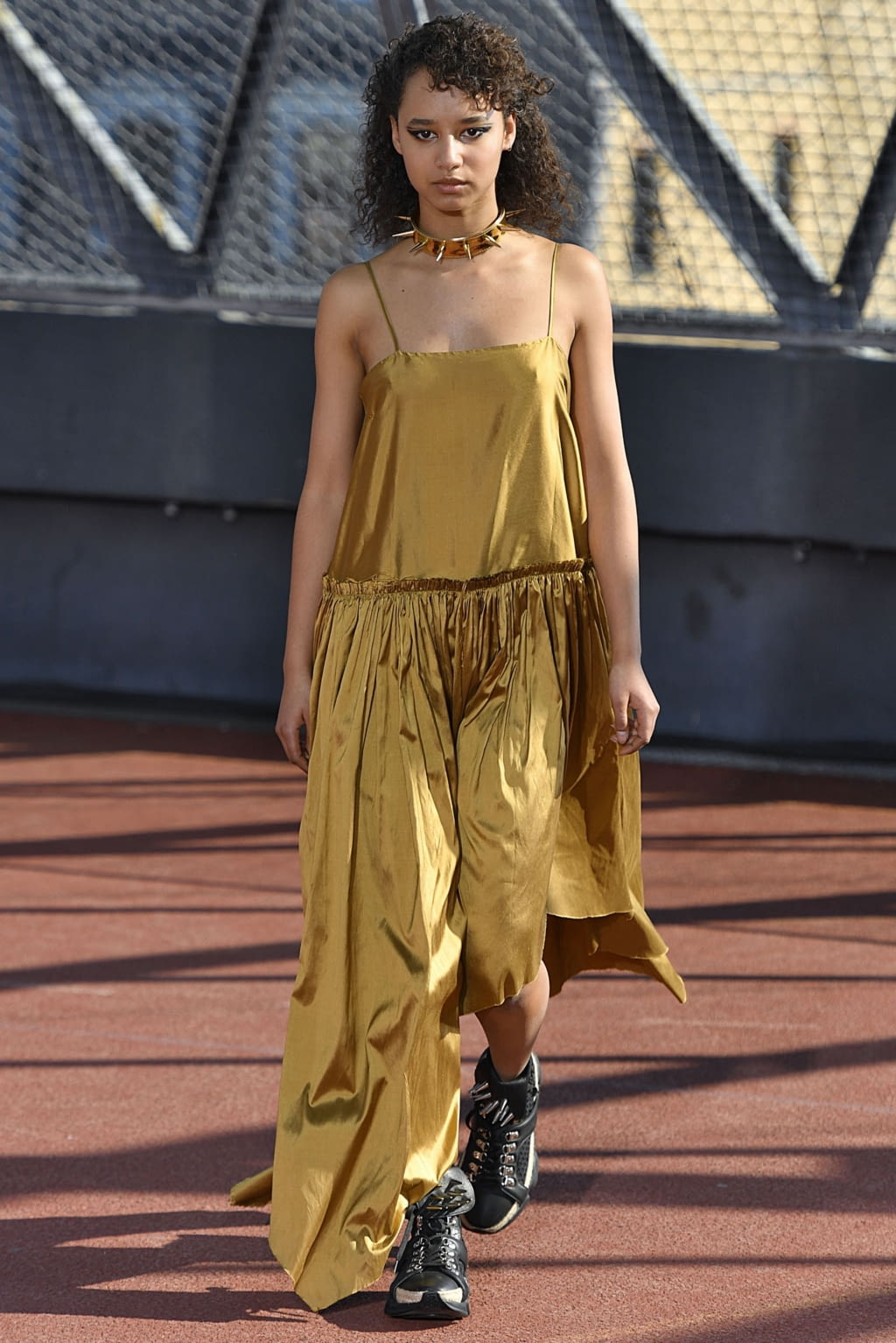 Fashion Week Paris Spring/Summer 2019 look 63 from the Marques' Almeida collection 女装